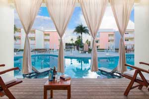 Swim Up Romance Suites at TRS Turquesa Hotel 